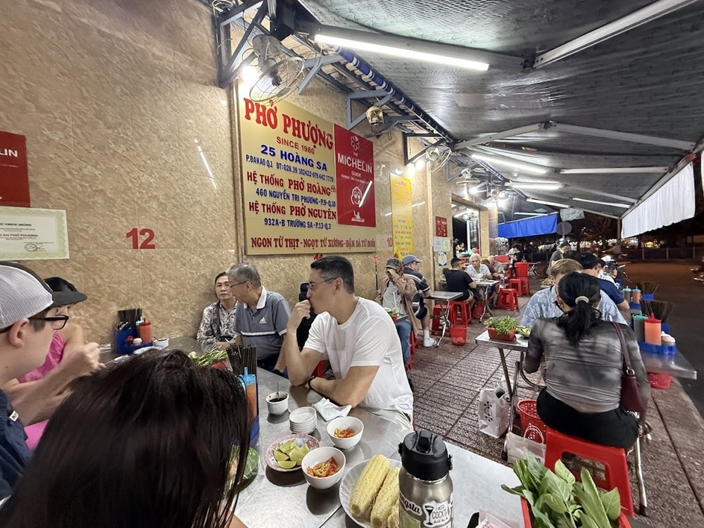 the outdoor space of pho phuong